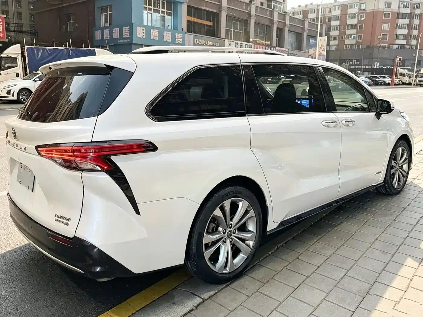 2023 Sienna 2.5L Hybrid Premium Edition — миниатюра 5