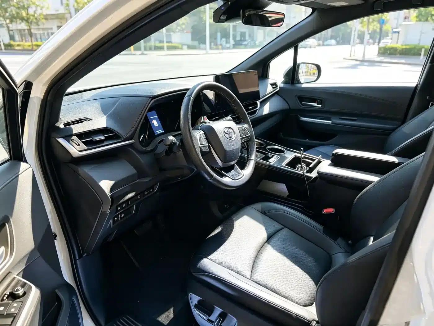 2023 Sienna 2.5L Hybrid Premium Edition — миниатюра 7