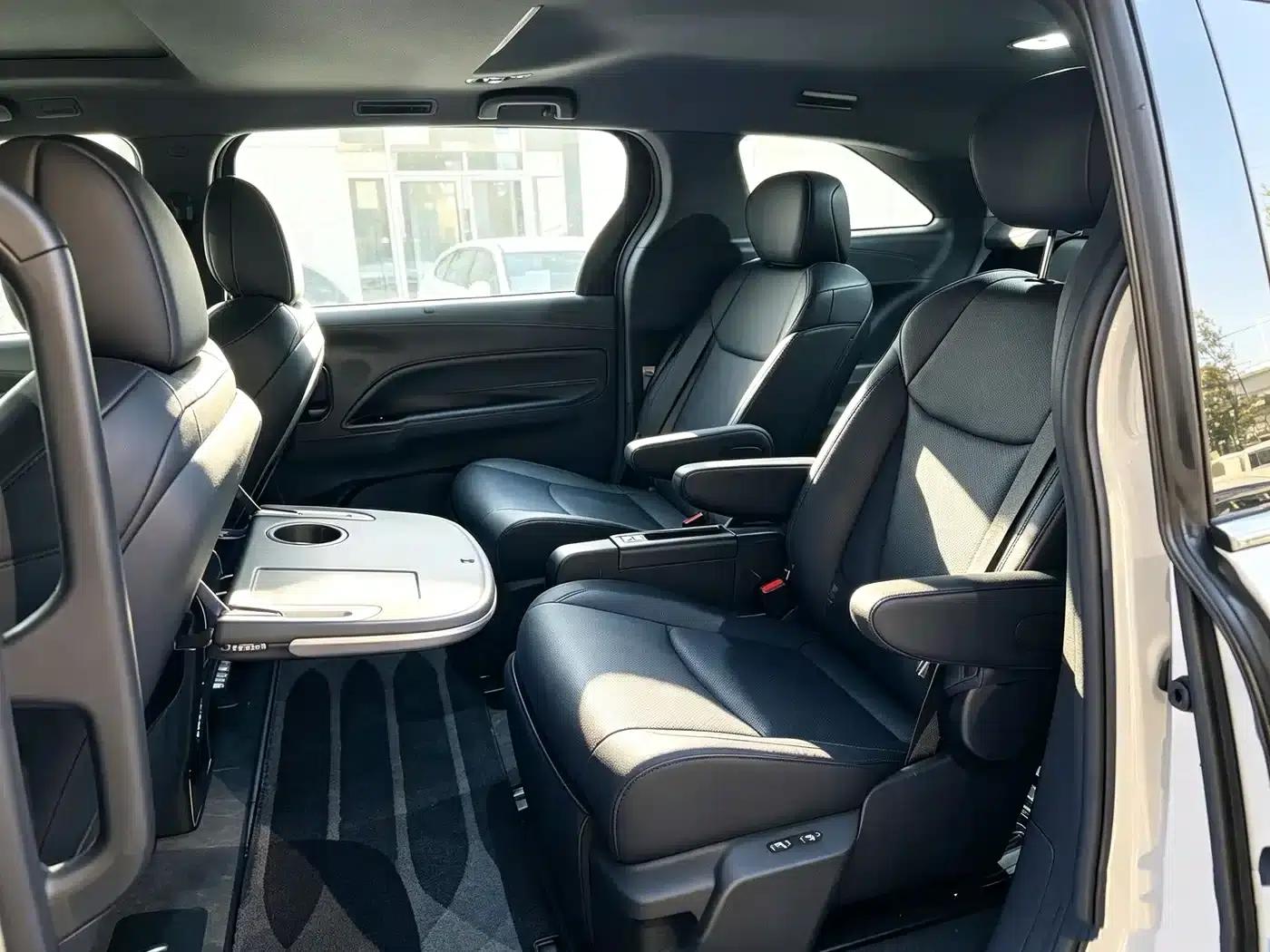 2023 Sienna 2.5L Hybrid Premium Edition — миниатюра 8