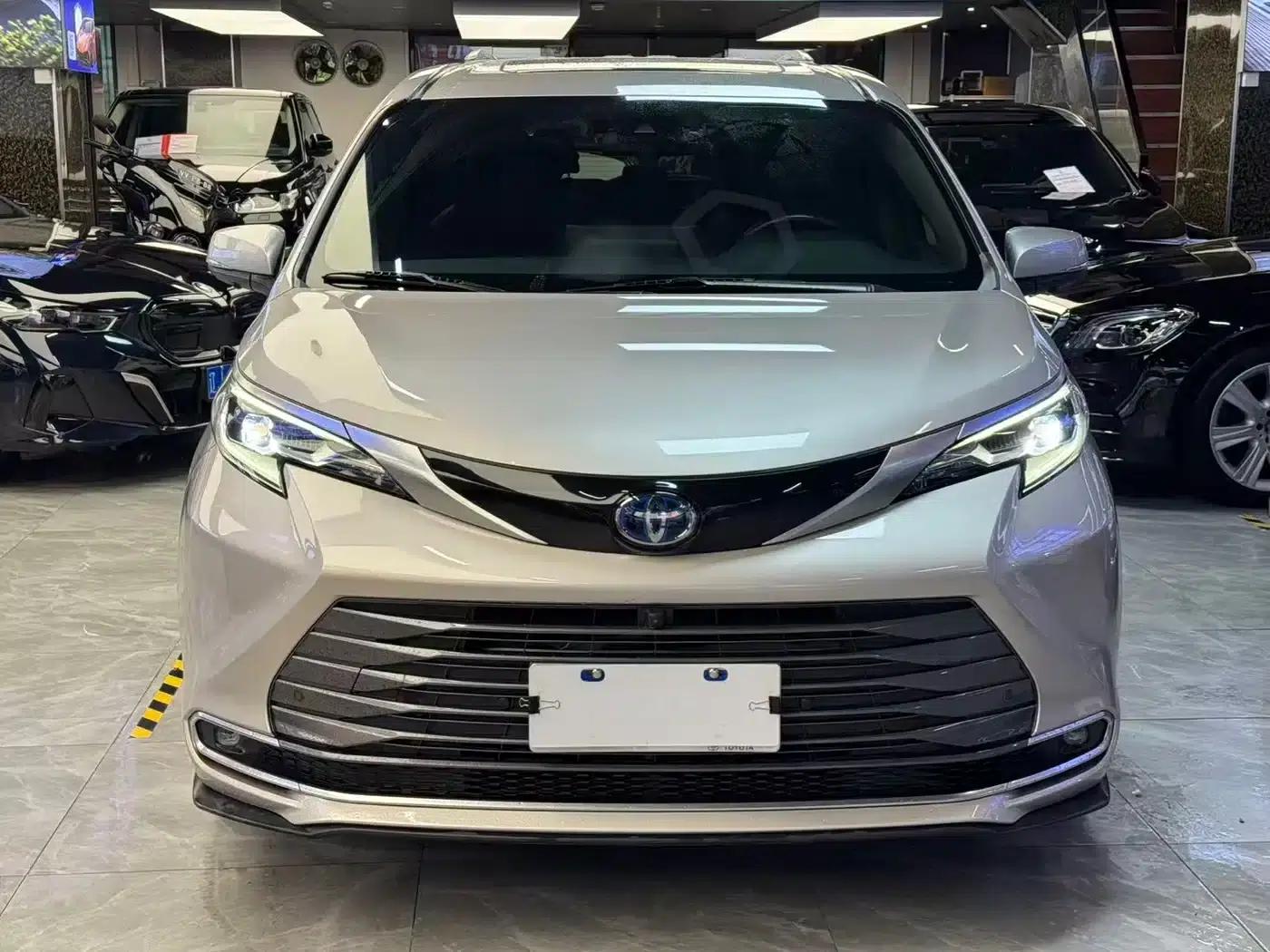 2021 Sienna 2.5L Hybrid Supreme Edition — миниатюра 2