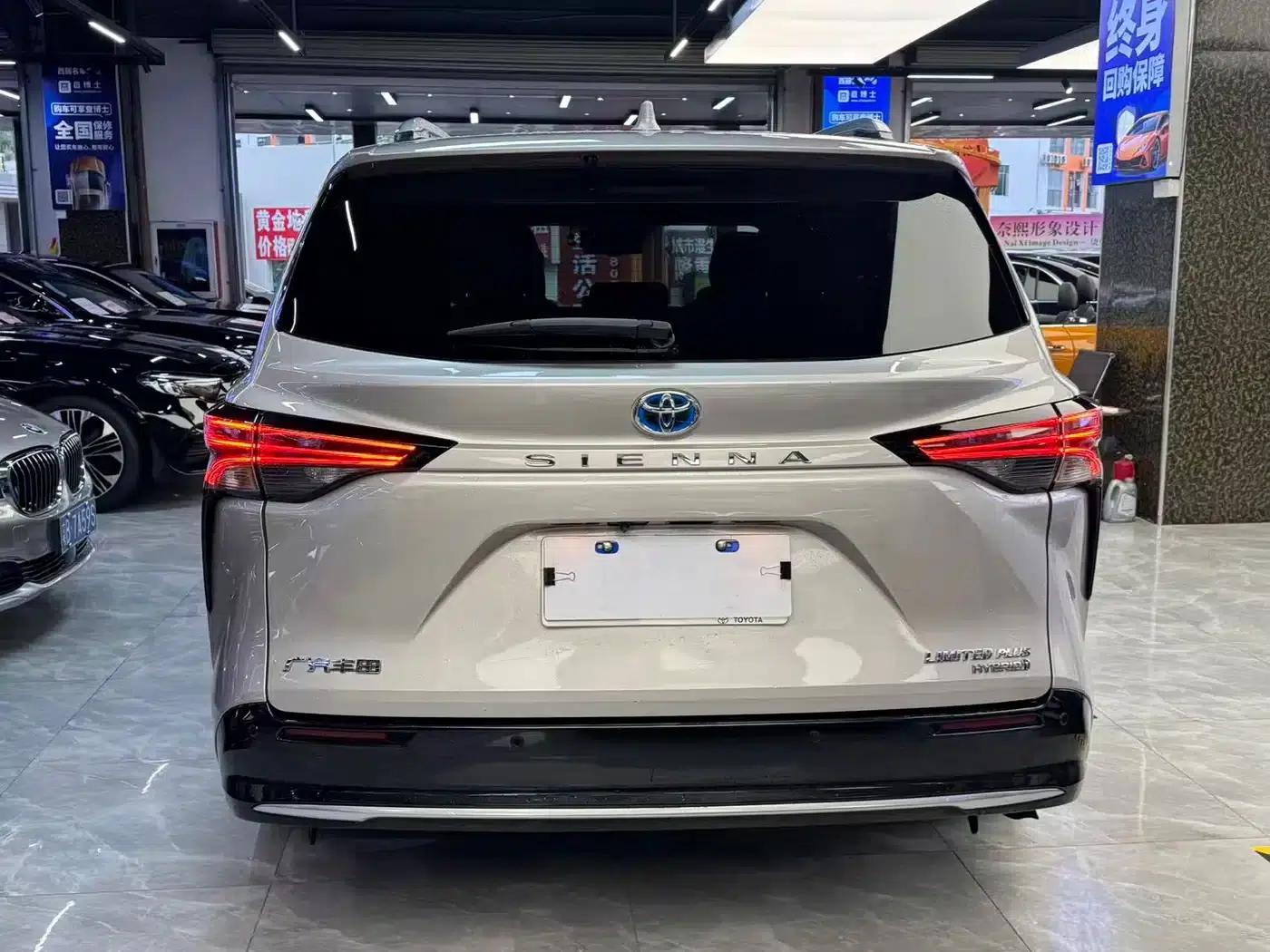 2021 Sienna 2.5L Hybrid Supreme Edition — миниатюра 12