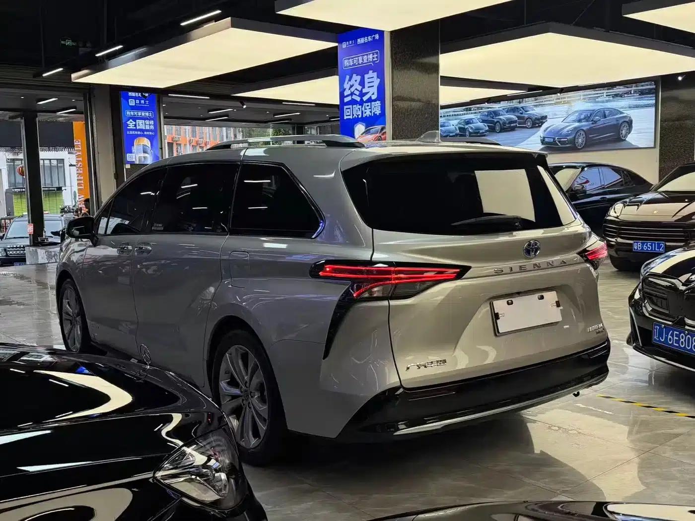 2021 Sienna 2.5L Hybrid Supreme Edition — миниатюра 13