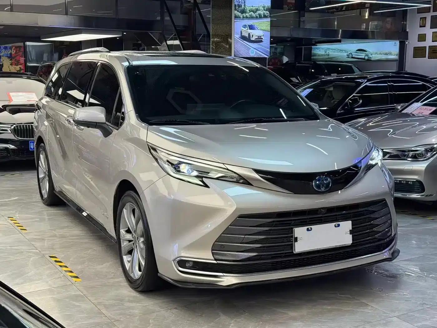 2021 Sienna 2.5L Hybrid Supreme Edition — миниатюра 3