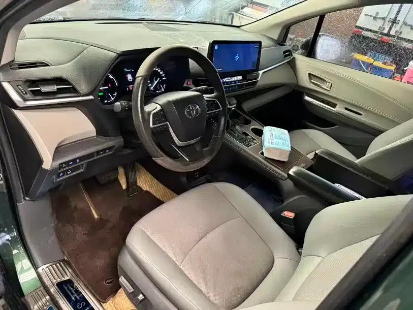 2023 Sienna 2.5L Hybrid Luxury Edition — миниатюра 3