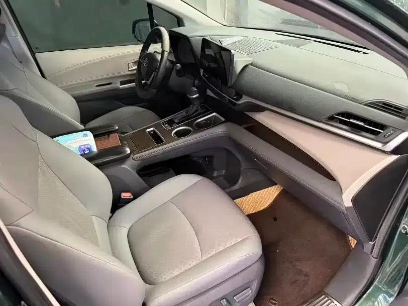 2023 Sienna 2.5L Hybrid Luxury Edition — миниатюра 6