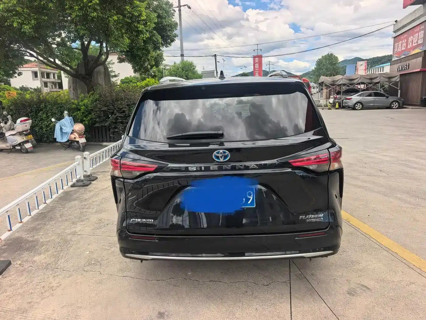 2021 Sienna 2.5L Hybrid Platinum Edition — миниатюра 11