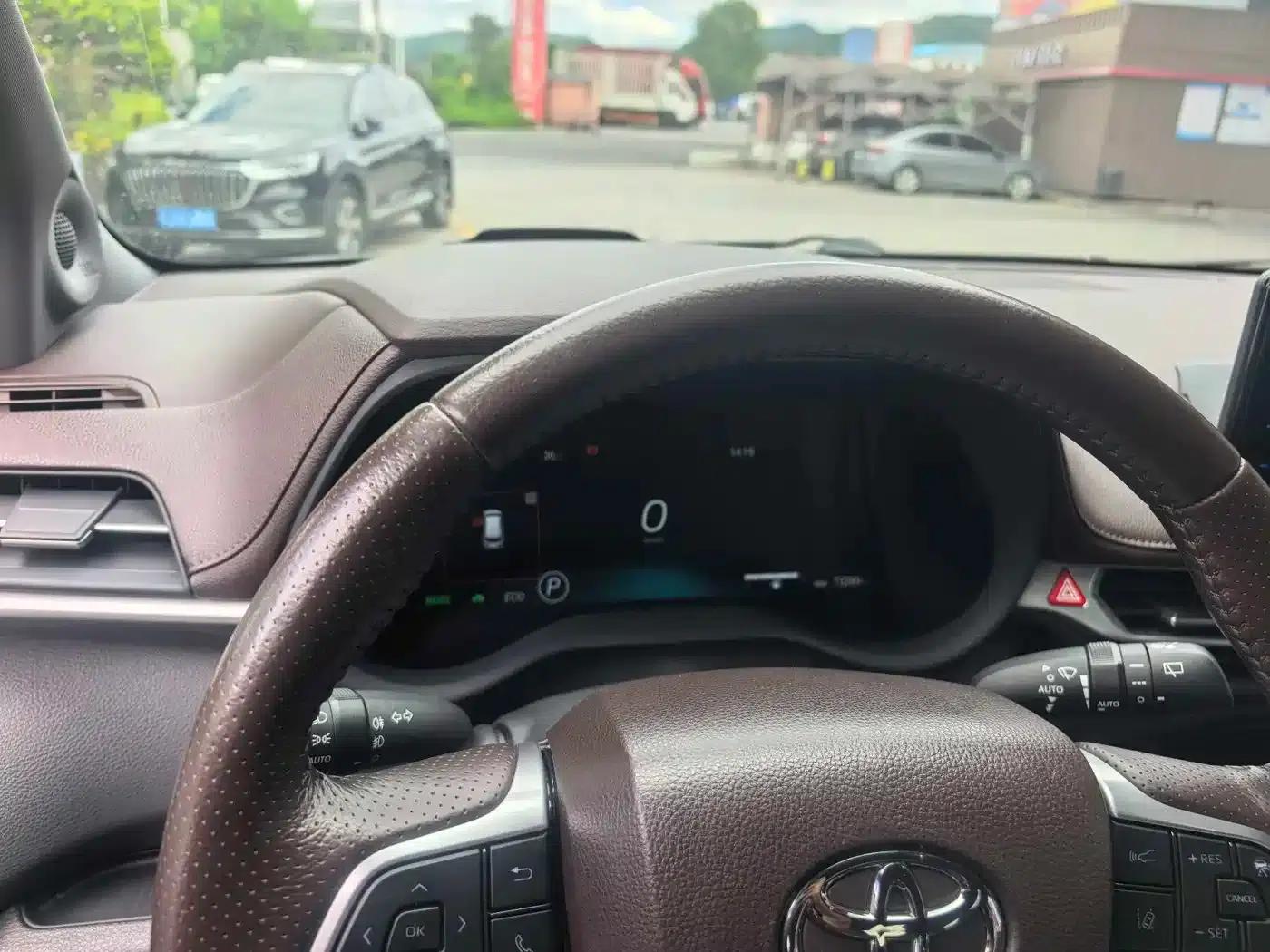 2021 Sienna 2.5L Hybrid Platinum Edition — миниатюра 4