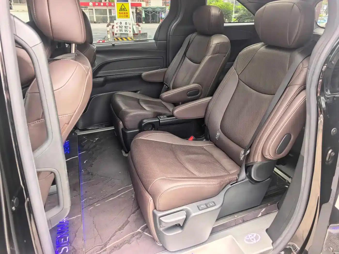 2021 Sienna 2.5L Hybrid Platinum Edition — миниатюра 7