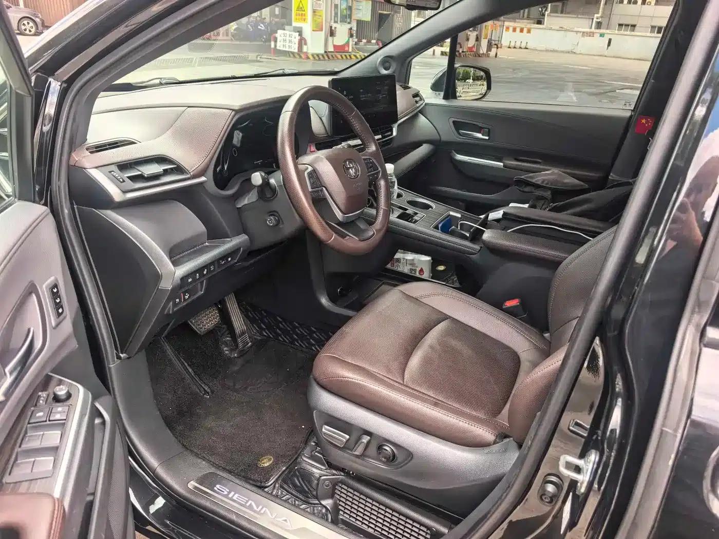 2021 Sienna 2.5L Hybrid Platinum Edition — миниатюра 8