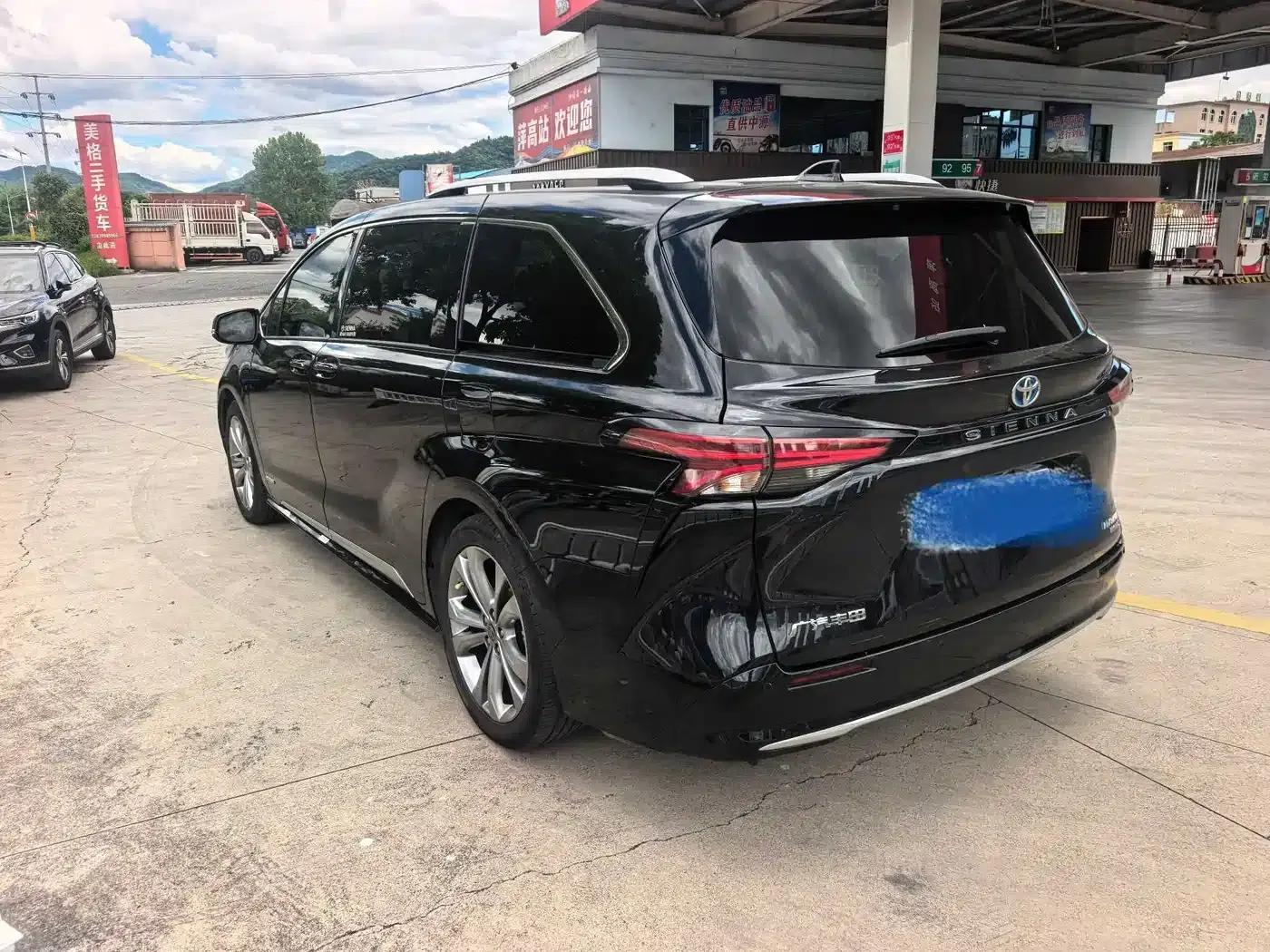 2021 Sienna 2.5L Hybrid Platinum Edition — миниатюра 10