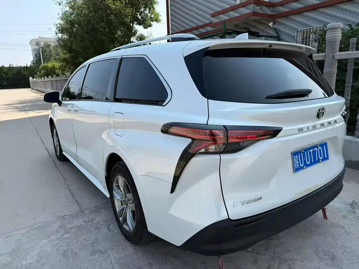 2024 Sienna 2.5L Hybrid Comfort Edition — миниатюра 3