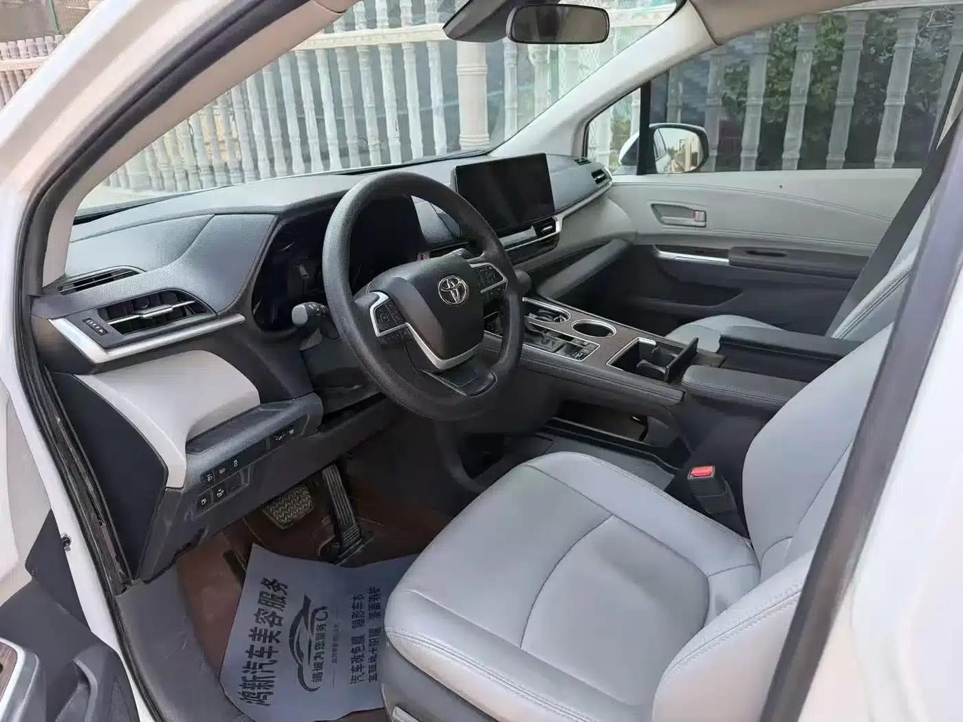 2024 Sienna 2.5L Hybrid Comfort Edition — миниатюра 6