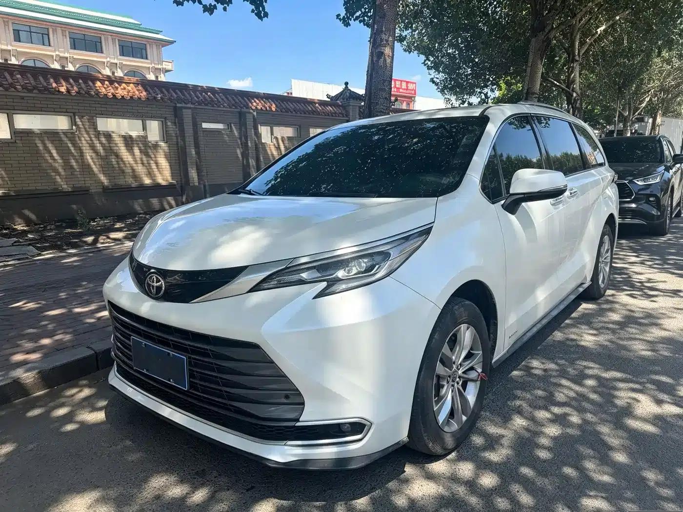 2024 Sienna 2.5L Hybrid AWD Premium Edition — миниатюра 1