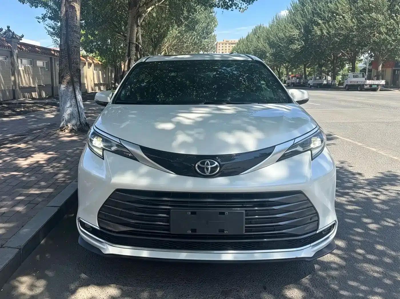 2024 Sienna 2.5L Hybrid AWD Premium Edition — миниатюра 2