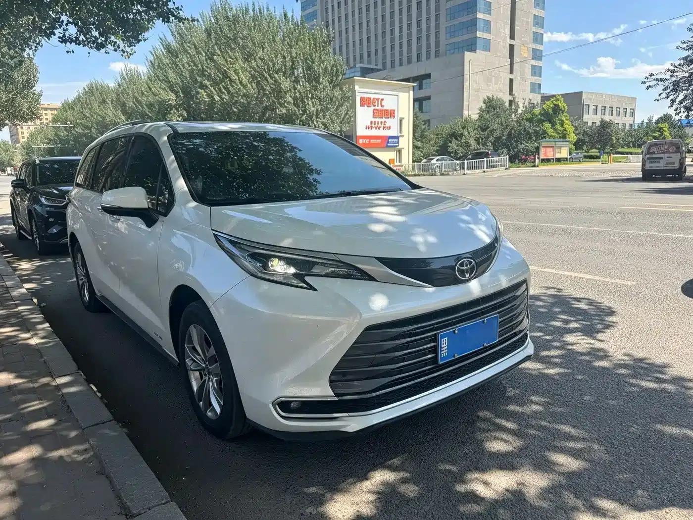 2024 Sienna 2.5L Hybrid AWD Premium Edition — миниатюра 3