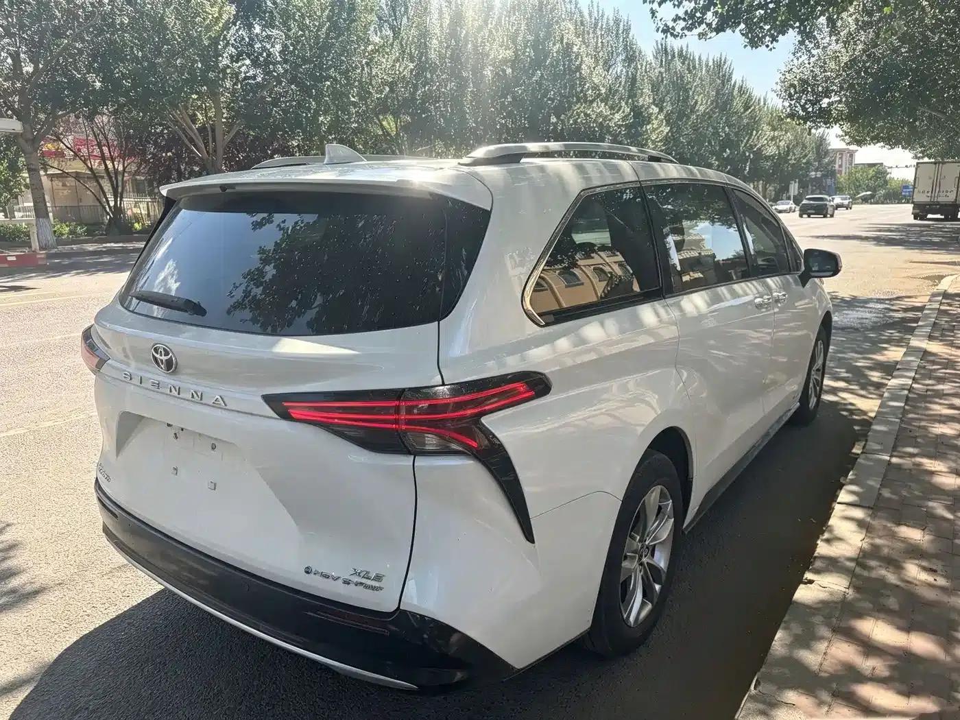 2024 Sienna 2.5L Hybrid AWD Premium Edition — миниатюра 4