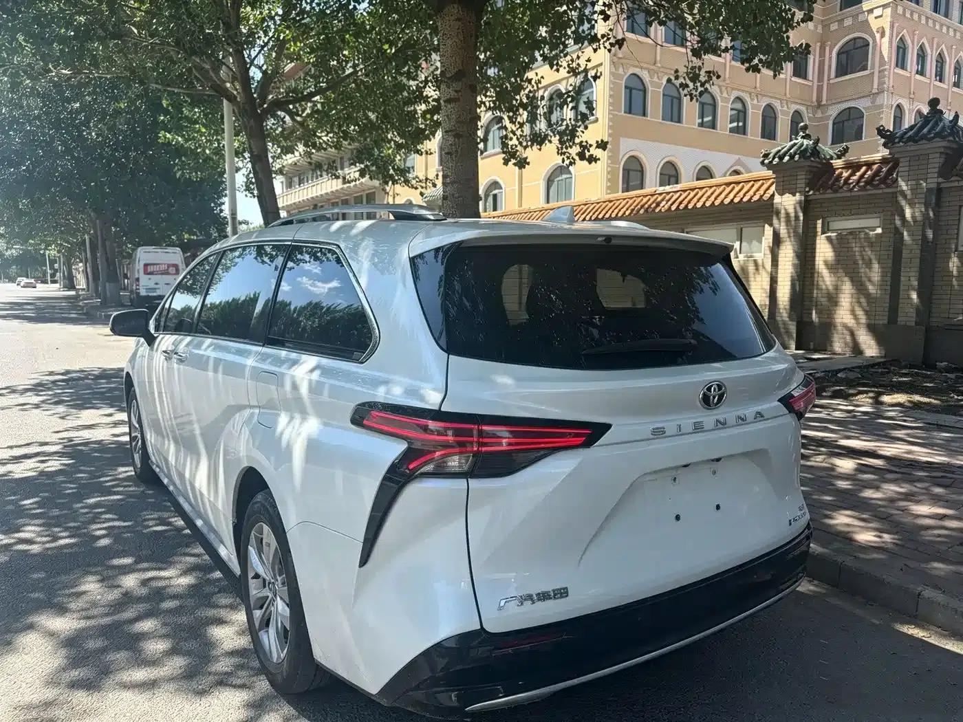 2024 Sienna 2.5L Hybrid AWD Premium Edition — миниатюра 5