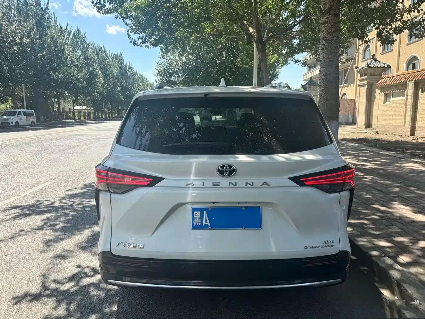 2024 Sienna 2.5L Hybrid AWD Premium Edition — миниатюра 6