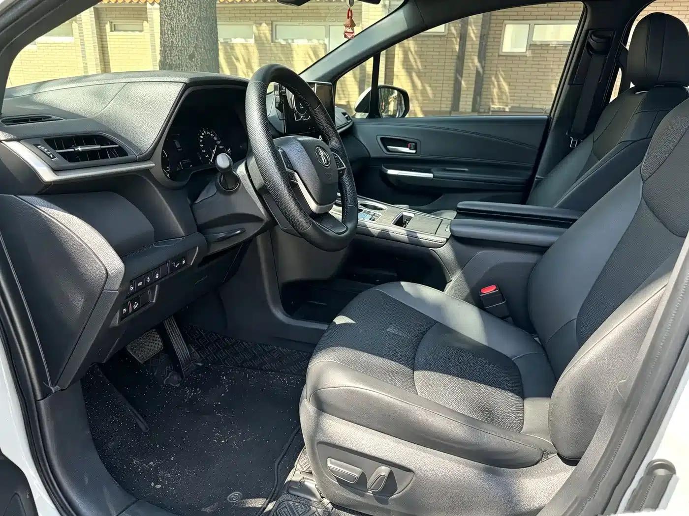 2024 Sienna 2.5L Hybrid AWD Premium Edition — миниатюра 10
