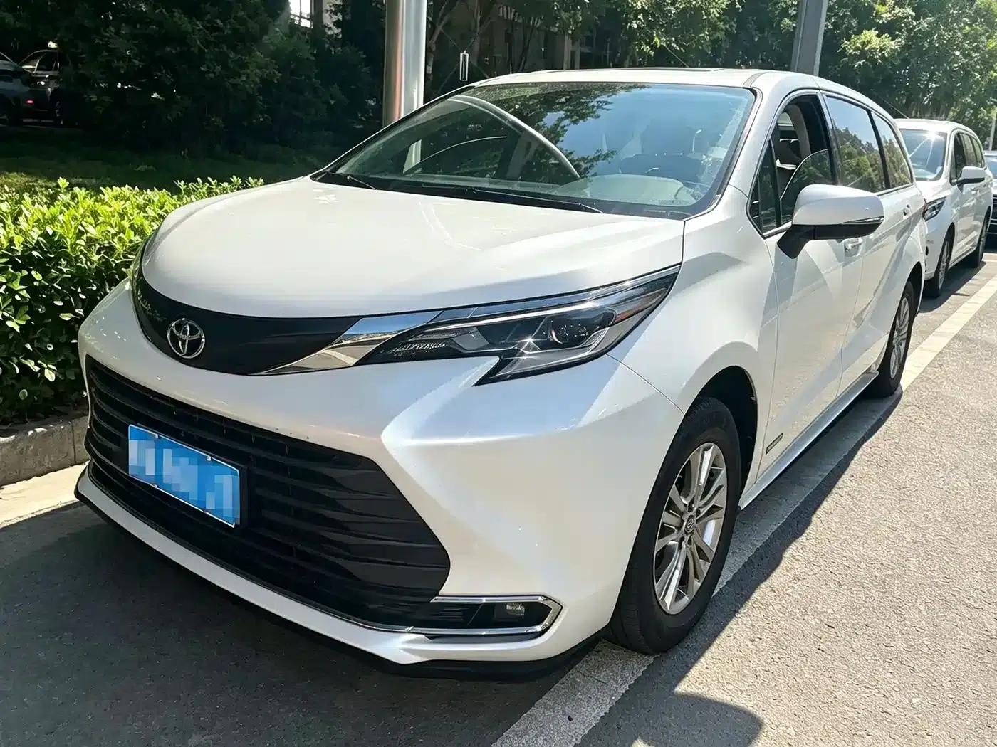 2021 Sienna 2.5L Hybrid Comfort Edition — миниатюра 1