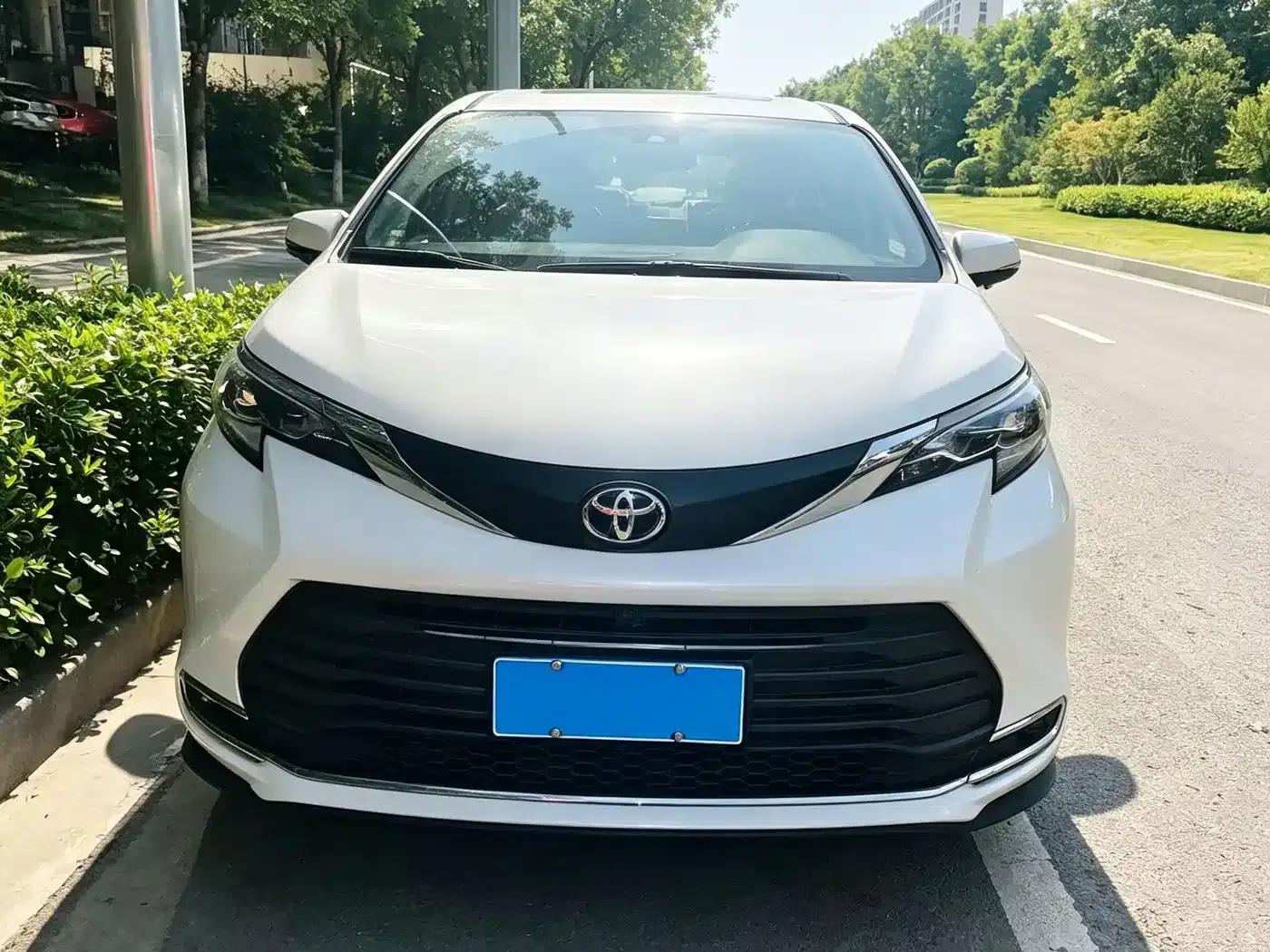 2021 Sienna 2.5L Hybrid Comfort Edition — миниатюра 2
