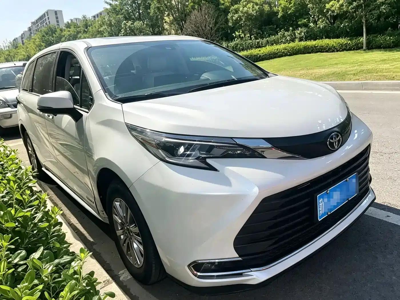 2021 Sienna 2.5L Hybrid Comfort Edition — миниатюра 3