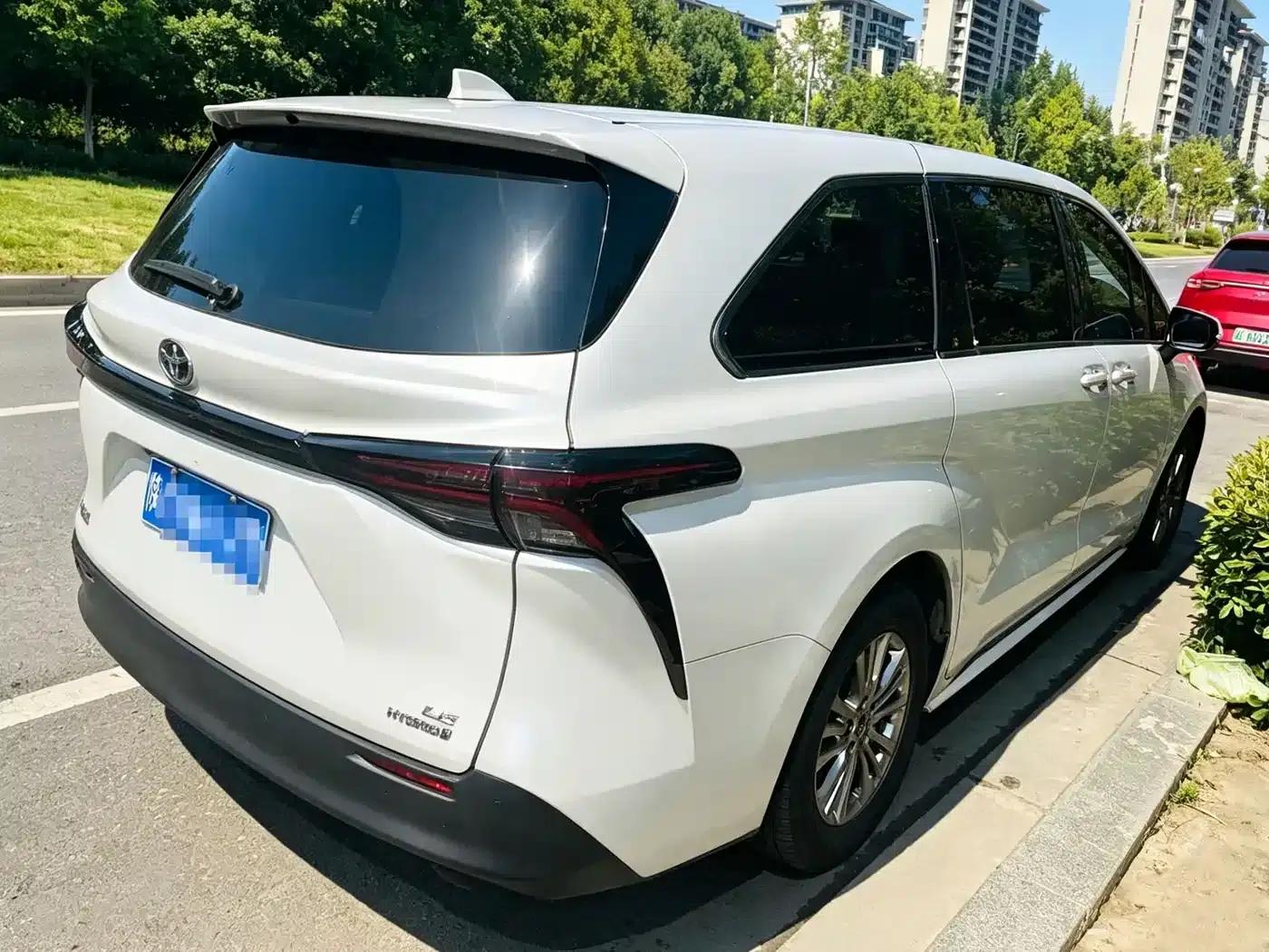 2021 Sienna 2.5L Hybrid Comfort Edition — миниатюра 4