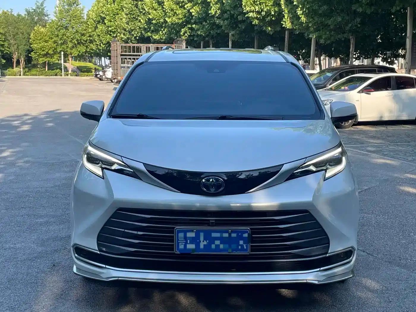 2023 Sienna 2.5L Hybrid Premium Edition — миниатюра 2