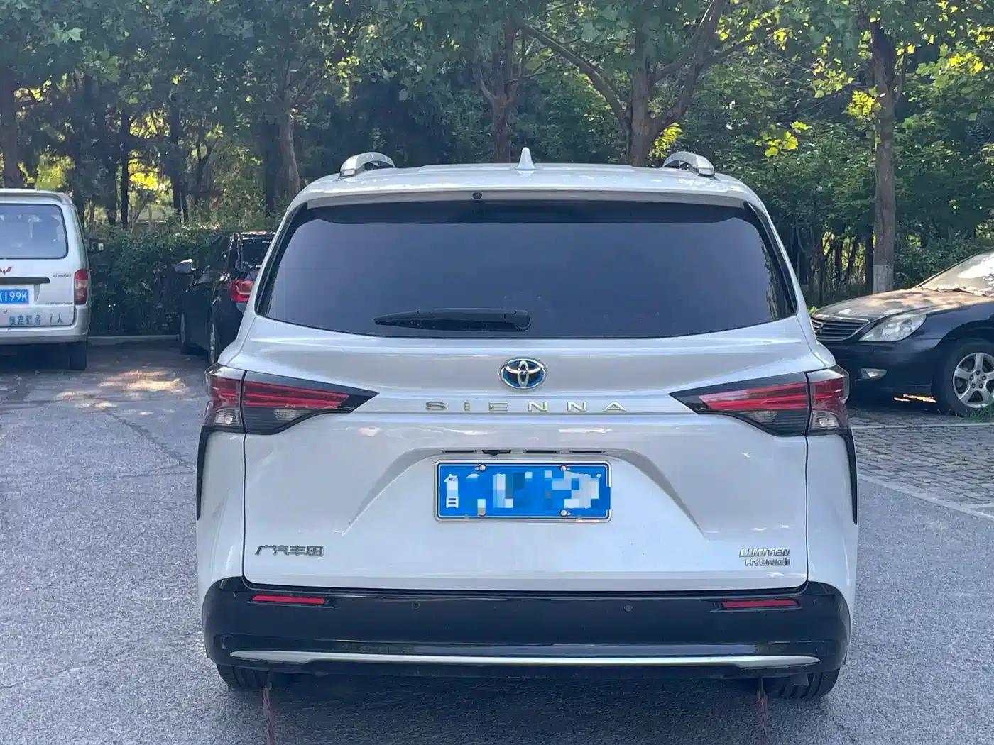 2023 Sienna 2.5L Hybrid Premium Edition — миниатюра 5