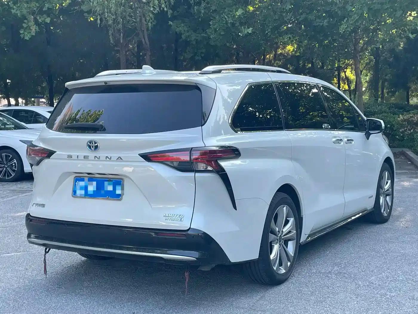 2023 Sienna 2.5L Hybrid Premium Edition — миниатюра 6