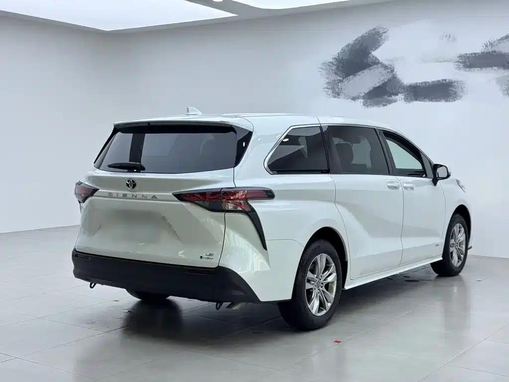 2024 Sienna 2.5L Hybrid Comfort Edition — миниатюра 11
