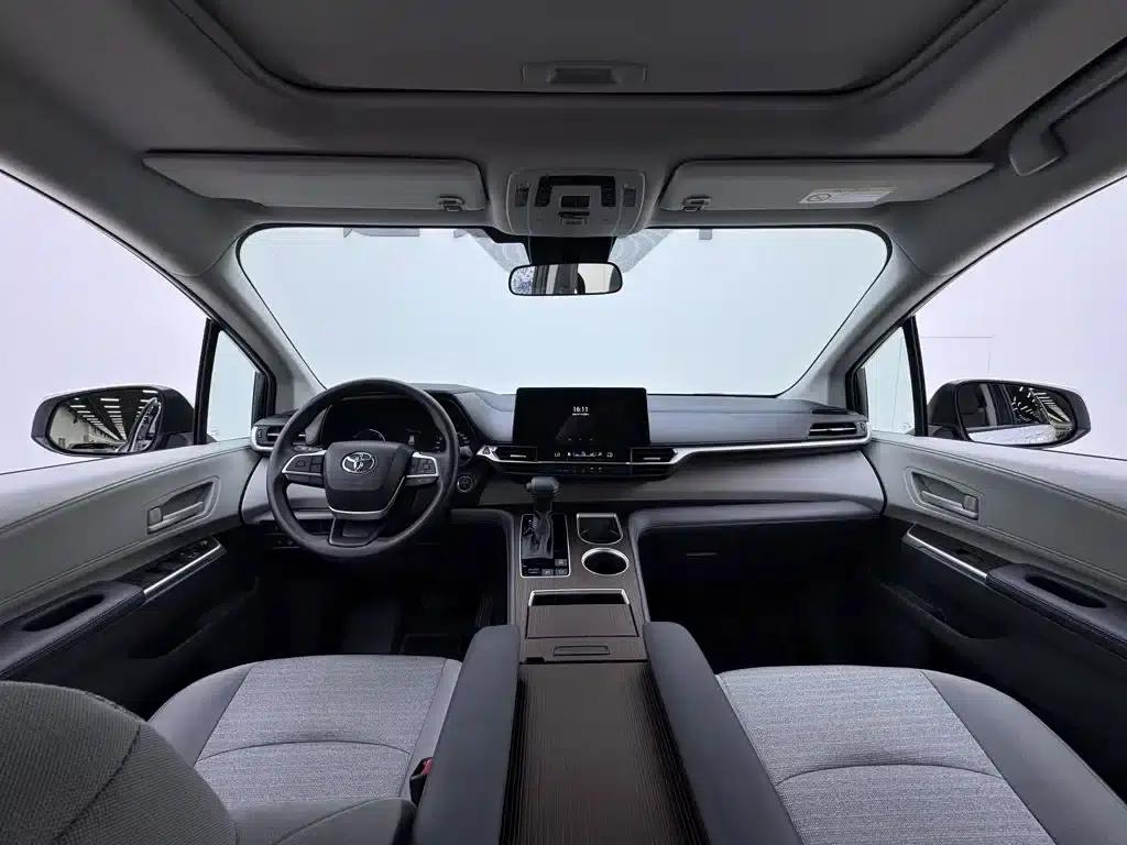 2024 Sienna 2.5L Hybrid Comfort Edition — миниатюра 15