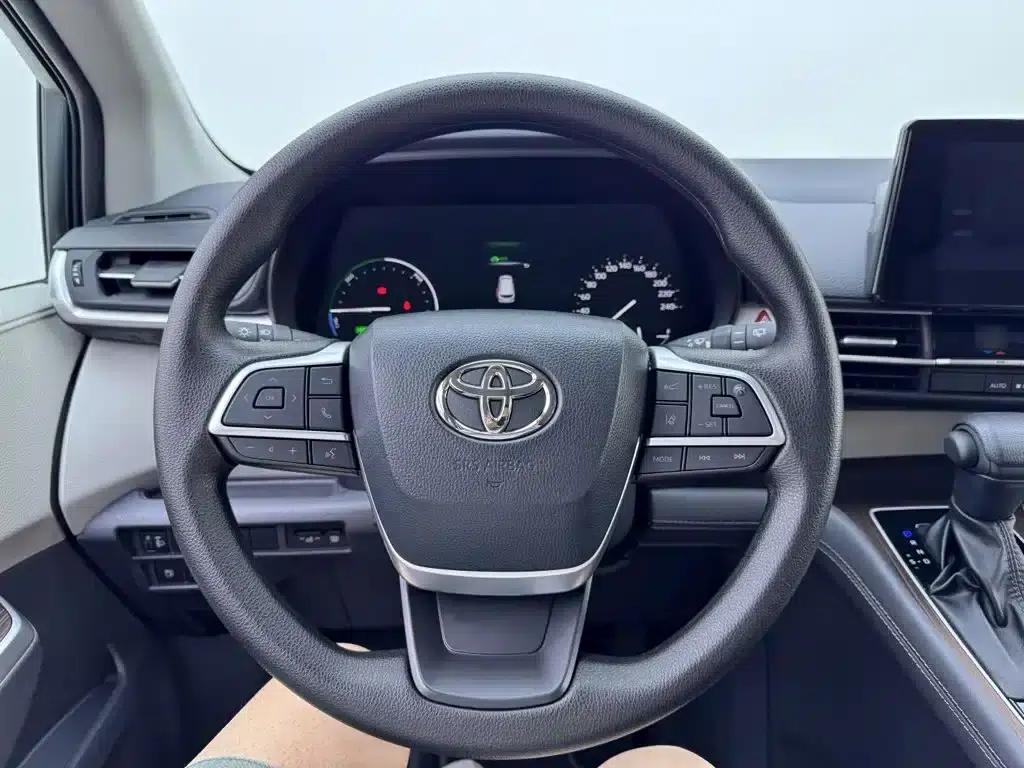 2024 Sienna 2.5L Hybrid Comfort Edition — миниатюра 4