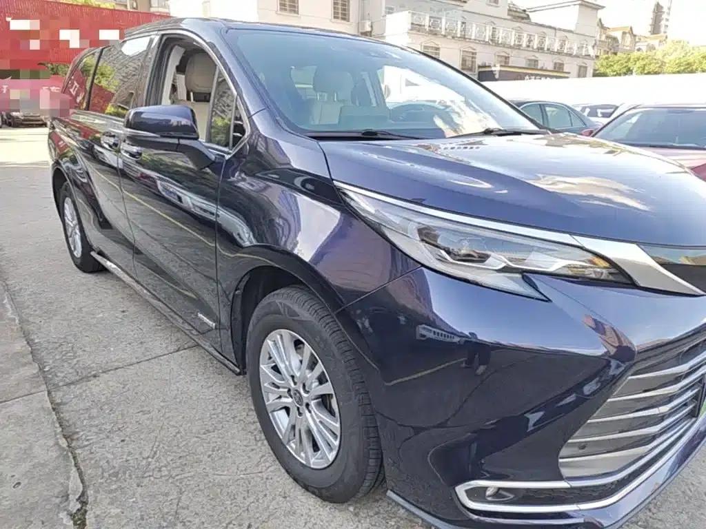 2021 Sienna 2.5L Hybrid Luxury Edition — миниатюра 4