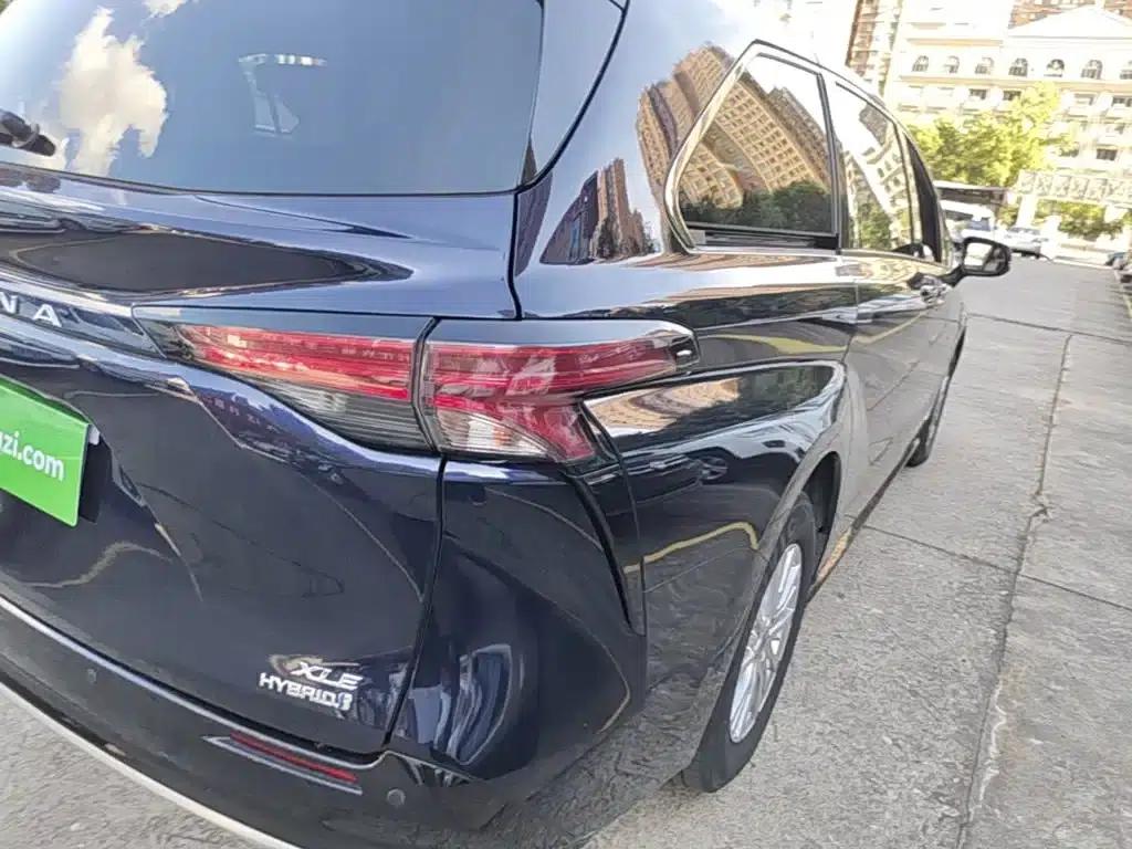 2021 Sienna 2.5L Hybrid Luxury Edition — миниатюра 8