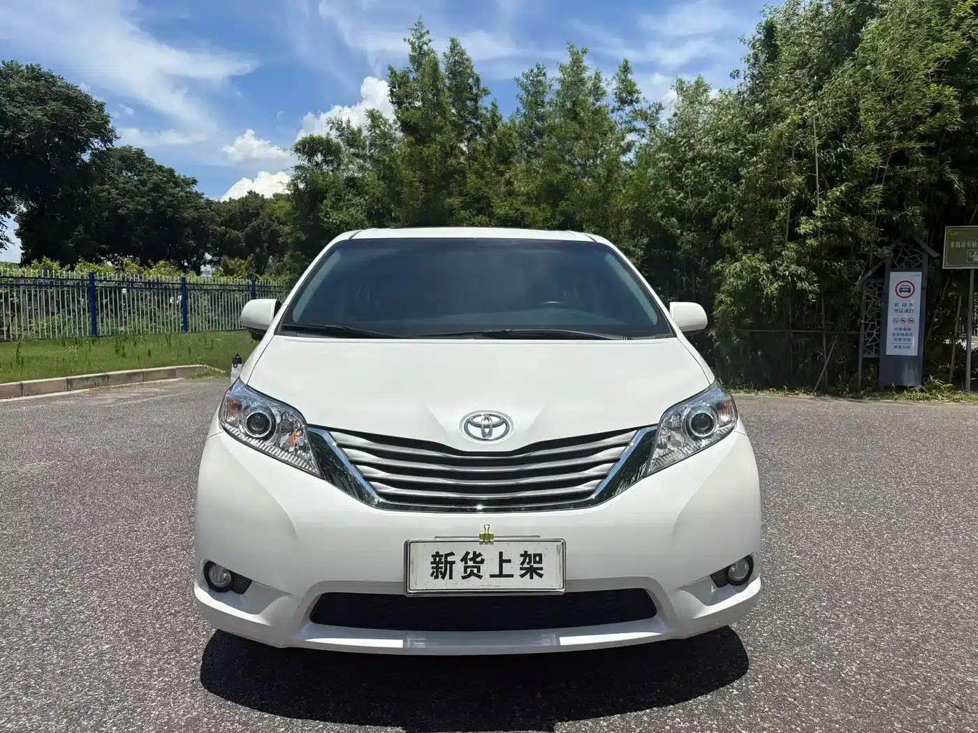 2015 SIENNA 3.5L 2WD LE — миниатюра 1