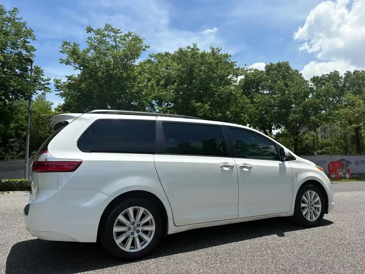 2015 SIENNA 3.5L 2WD LE — миниатюра 4