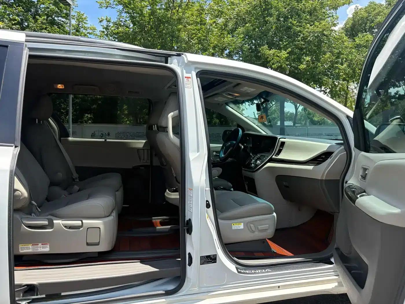 2015 SIENNA 3.5L 2WD LE — миниатюра 7