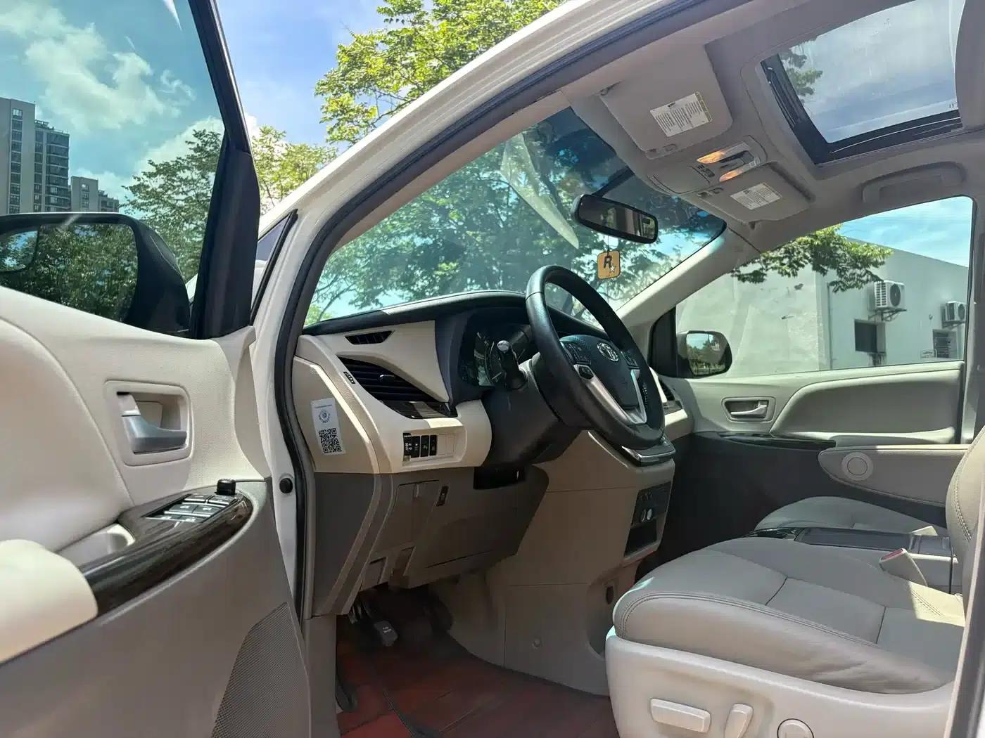 2015 SIENNA 3.5L 2WD LE — миниатюра 8