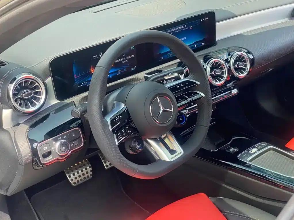 2023 Mercedes-Benz A-Class AMG A 35 L 4MATIC — миниатюра 26