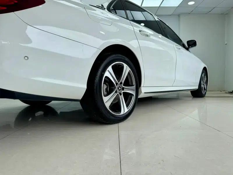 2016 Mercedes-Benz E-Class E 200 L Sport — миниатюра 12