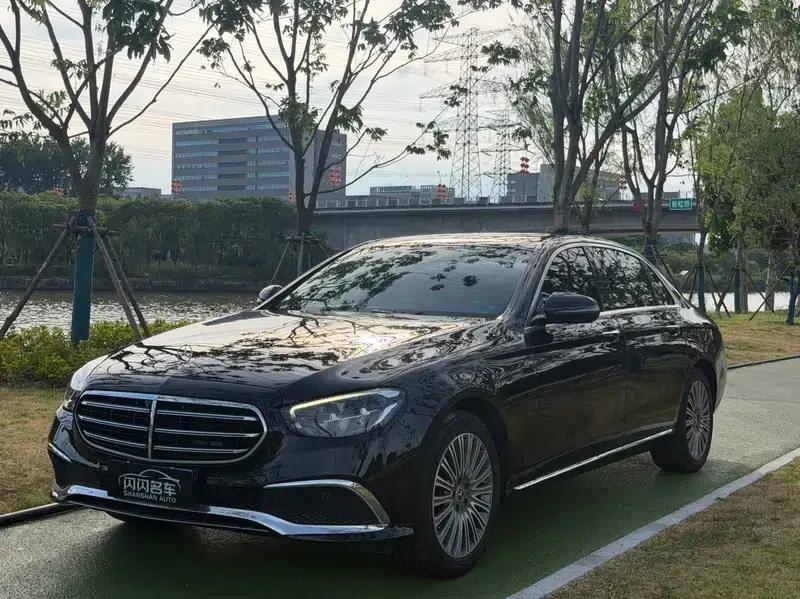 Mercedes-Benz E-Class 2021 Facelift E 300 L Luxury Sedan — миниатюра 1