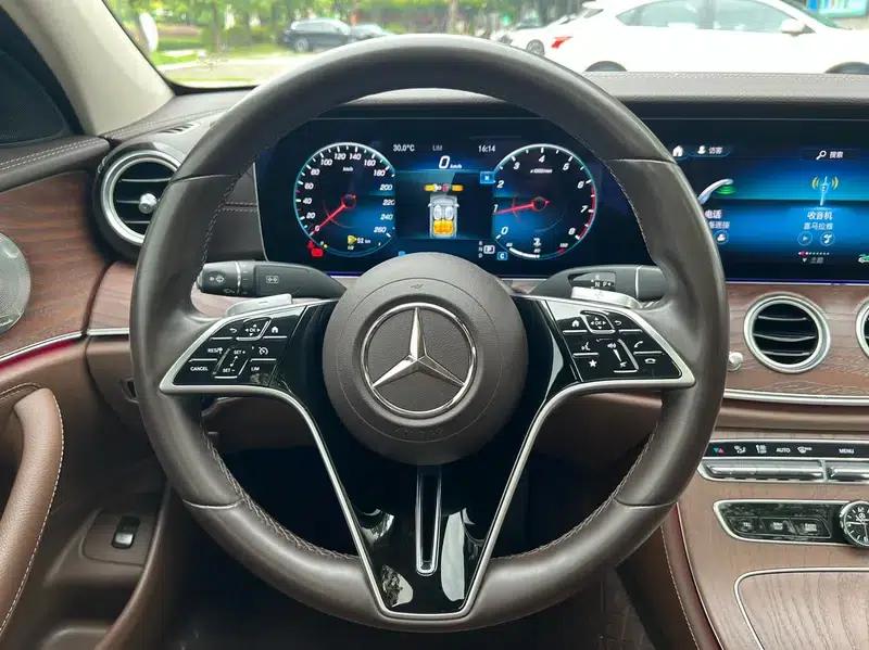 Mercedes-Benz E-Class 2022 Facelift E 300 L Fashion Sedan — миниатюра 18