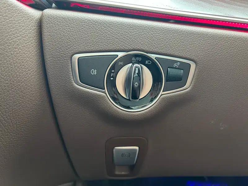 Mercedes-Benz E-Class 2022 Facelift E 300 L Fashion Sedan — миниатюра 19