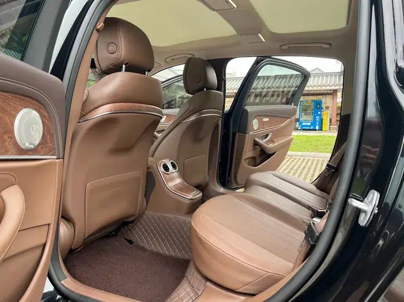 Mercedes-Benz E-Class 2022 Facelift E 300 L Fashion Sedan — миниатюра 26