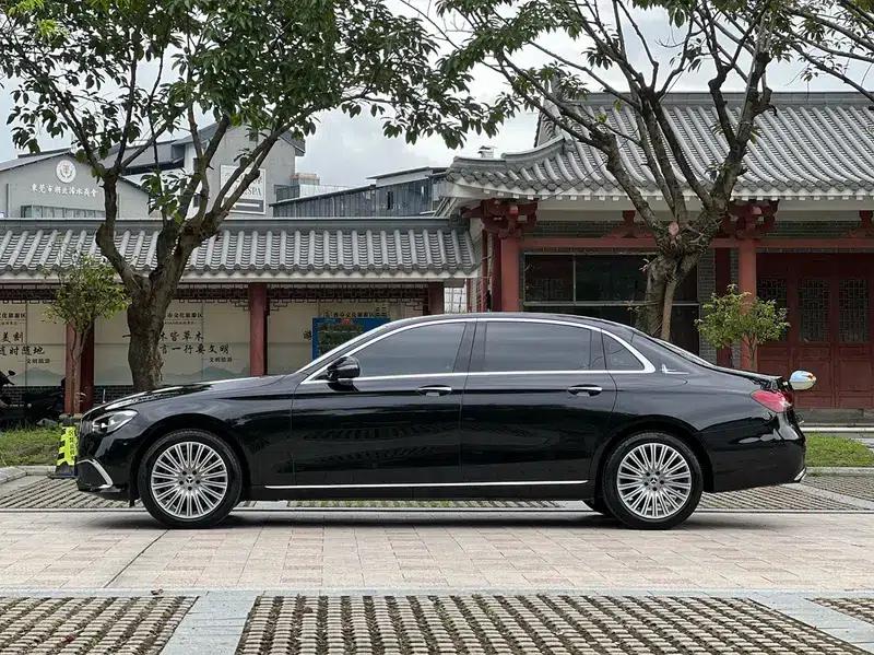 Mercedes-Benz E-Class 2022 Facelift E 300 L Fashion Sedan — миниатюра 4