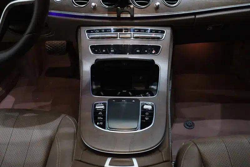 2023 Mercedes-Benz E-Class E 300 L Luxury Sedan — миниатюра 11