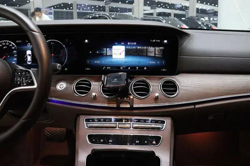 2023 Mercedes-Benz E-Class E 300 L Luxury Sedan — миниатюра 12
