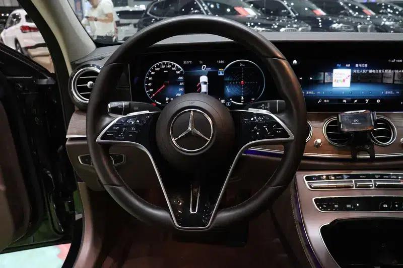 2023 Mercedes-Benz E-Class E 300 L Luxury Sedan — миниатюра 17