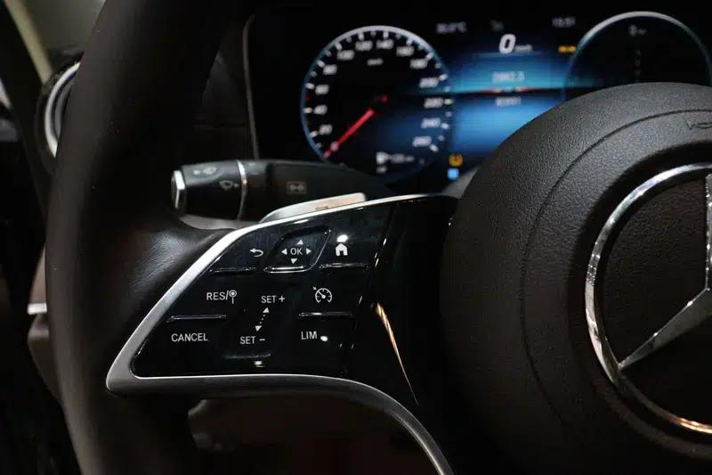 2023 Mercedes-Benz E-Class E 300 L Luxury Sedan — миниатюра 7